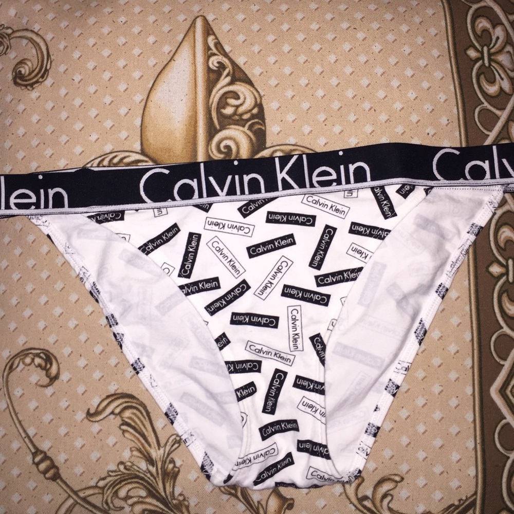 NWOT Calvin Klein String Bikini Panties